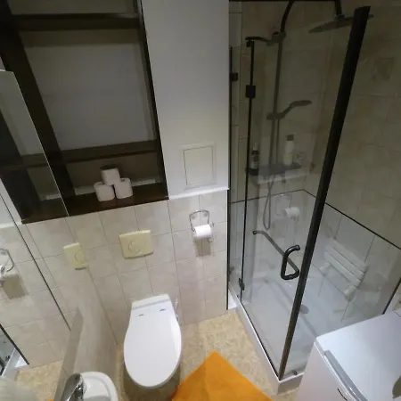 With Air Conditioning Next To Arkadia Park, 38 Sq Meters アパート ワルシャワ